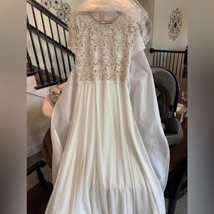 Simple and Elegant Wedding Dress